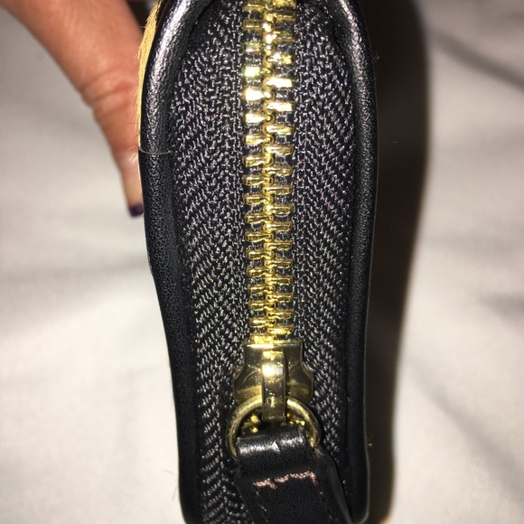 Price✂️ Amani Exchange Wristlet - Picture 4 of 8